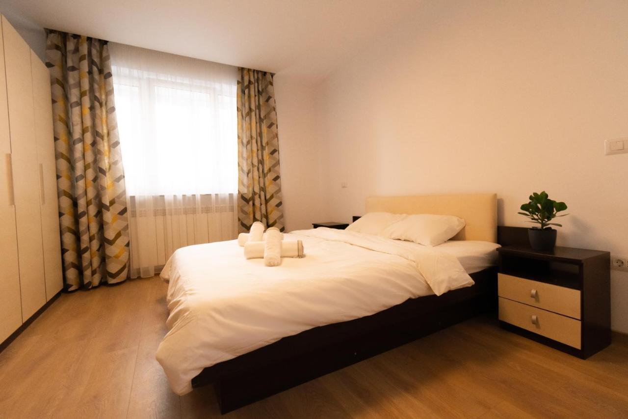 The Mews - Large Apartment With Free Parking, Near Afi Mall Braşov Exterior foto